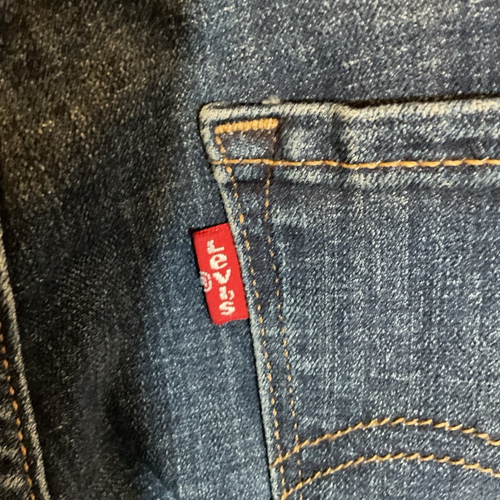 NWT Levi's Jeans Classic Straight Denim Woman's Short Mid Rise Classic Size 16S - Picture 6 of 11